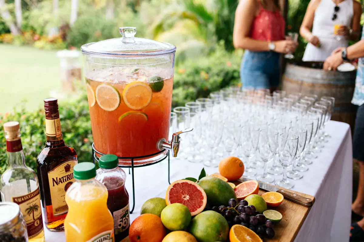 Quantité de punch pour 50 personnes : ingrédients &amp; astuces