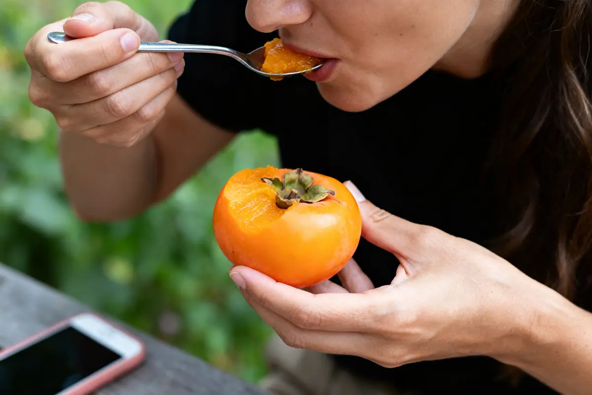 Comment manger le fruit kaki : astuces, bienfaits et recettes
